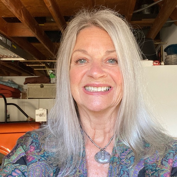 Meet your Posher, Debby - Picture 1 of 1